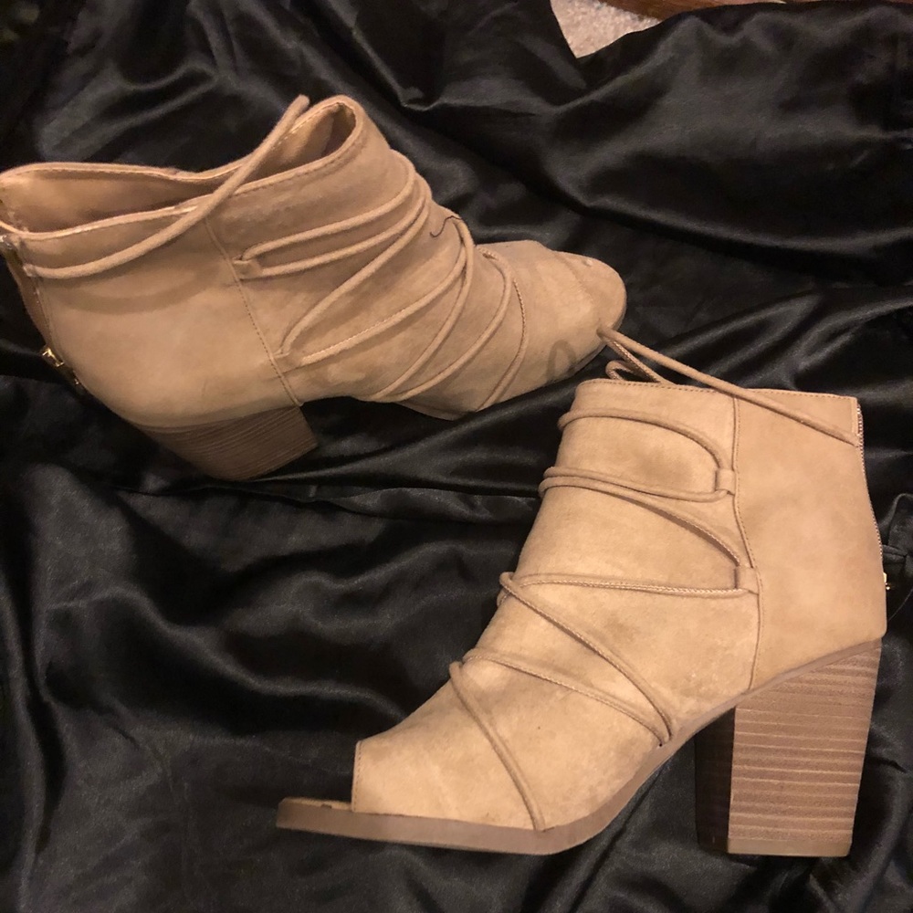 Hazel booties
